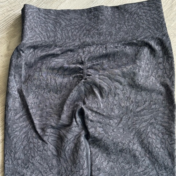 GymShark Women’s Black Patterned Leggings Appx Size 8 - Picture 5 of 8